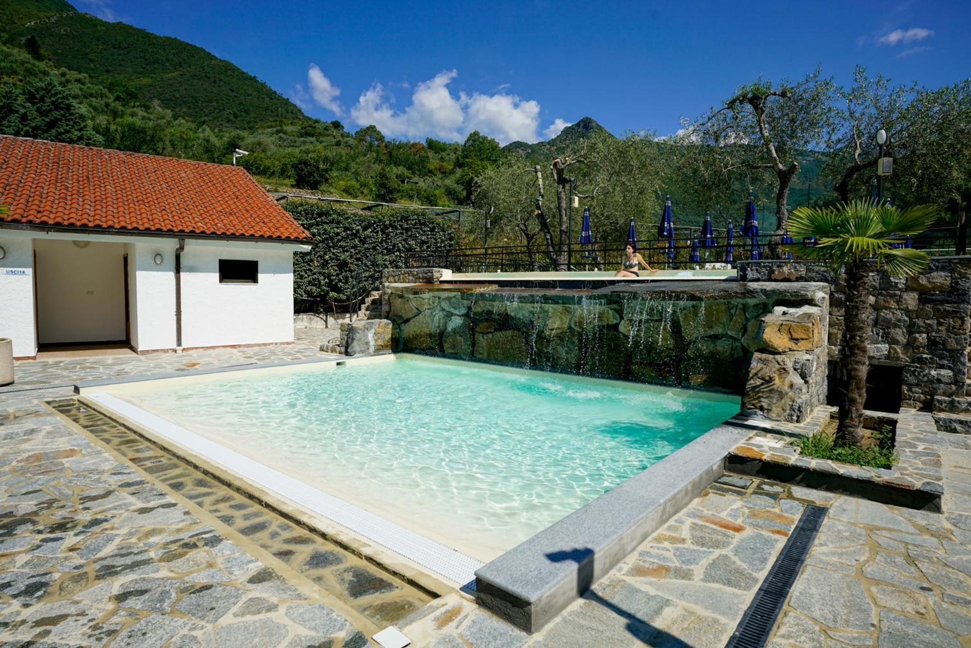 Hotel Bin Rocchetta Nervina